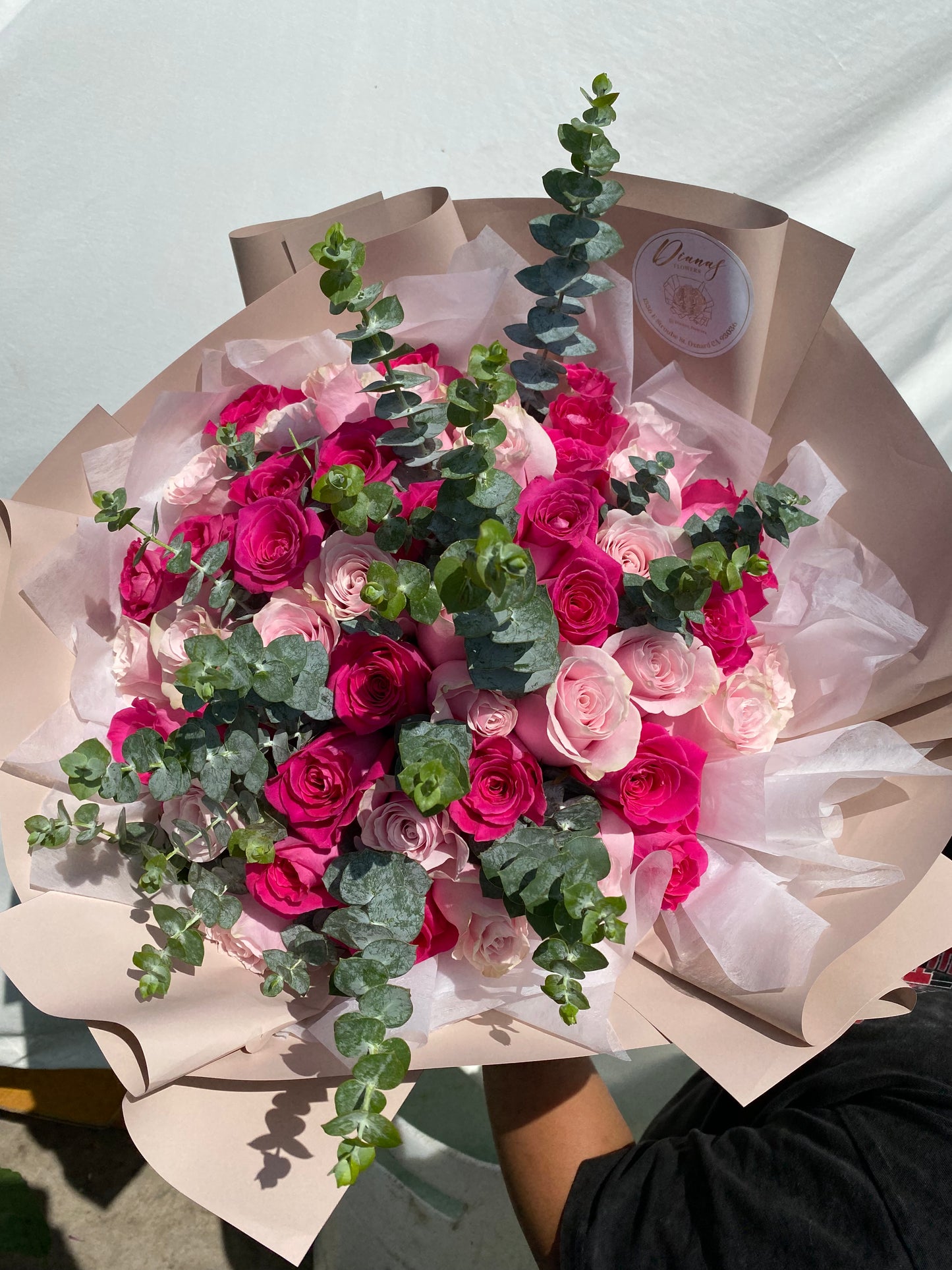 Mezcla de eucaliptos y rosas